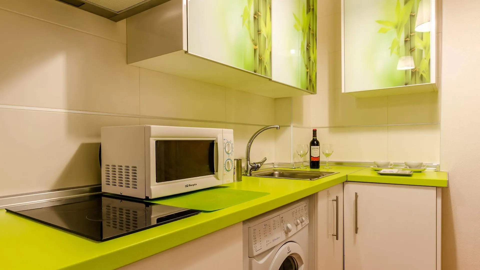 Urban Suites Granada Apartment